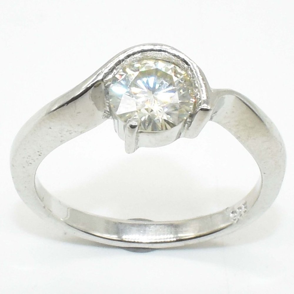 925 Sterling Silver Moissanite Ring, Size 7
